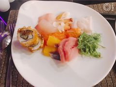 -怡豪大饭店·银顶旋转餐厅