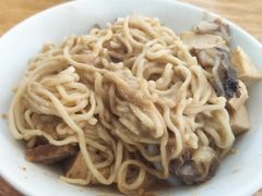 -松树干拌面店