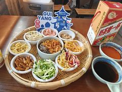 -包整·丝娃娃(甲秀楼景观店)