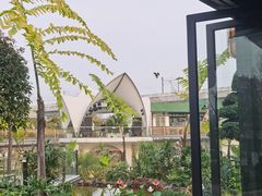 -茅草房·河畔园林火锅