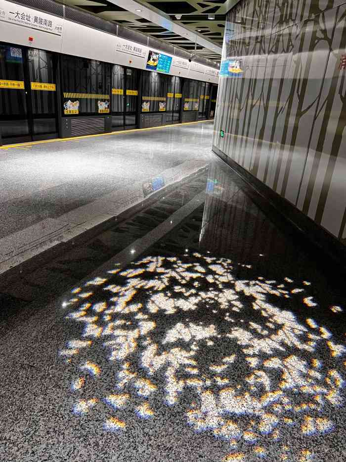 一大会址·黄陂南路(地铁站)-"上海地铁的黄陂南路站位于淮海路,未来