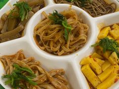 小吃五拼-令氏家外家周秦食府(高新店)