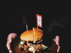 照烧脆藕猪肉汉堡-野草酒馆GRASS TAPROOM(时代天街店)