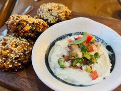 鹰嘴豆泥伴蒜和希腊芝麻酱-FISH&POTATO Cō(地中海美食 万象城店)