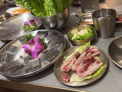 -围炉肉舍•炭烤活鳗•丹东海鲜烤肉(步行街店)