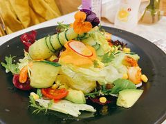 鲜虾牛油果藜麦沙拉-威克特披萨汉堡