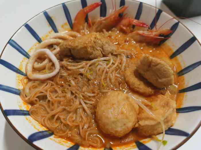 打分 34 /人 好久没吃马来西亚的叻沙 想念 于是来了 价格公道 料也还