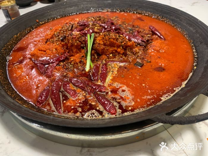 铜元老码头鳝鱼火锅红汤锅底图片