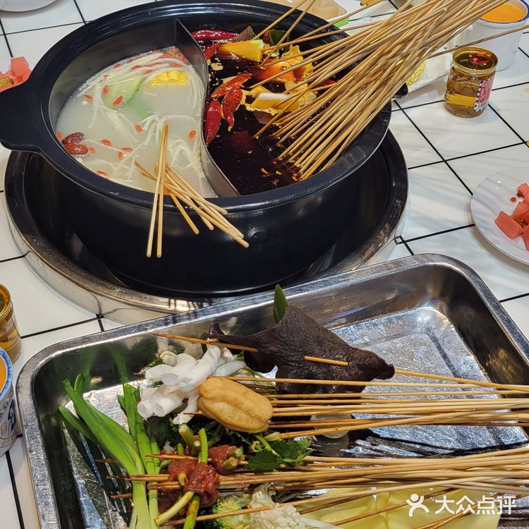 九街淑芬掌中宝串串空港新城店，复古环境，丰富菜品，味道赞到爆