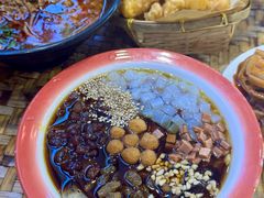 -爆炸头阿姨小四川正宗川味小吃(无任何分店)