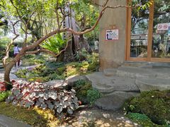 -Chom Cafe and Restaurant