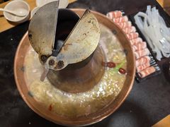 -果松木炭酸菜铜火锅·外婆参鸡汤