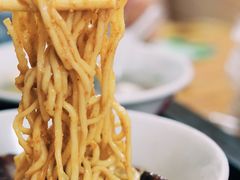 -松树干拌面店