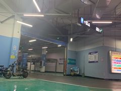 -万达广场菱角湖店-地面停车场