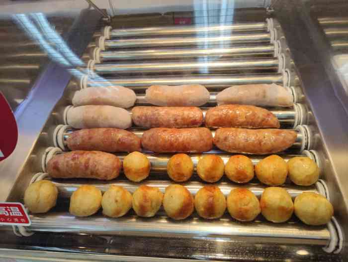 打分 超喜欢这家便利店,店长小姐姐,超级可爱人也搞笑,他家烤肠特别