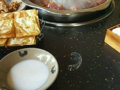 -茅草房·河畔园林火锅