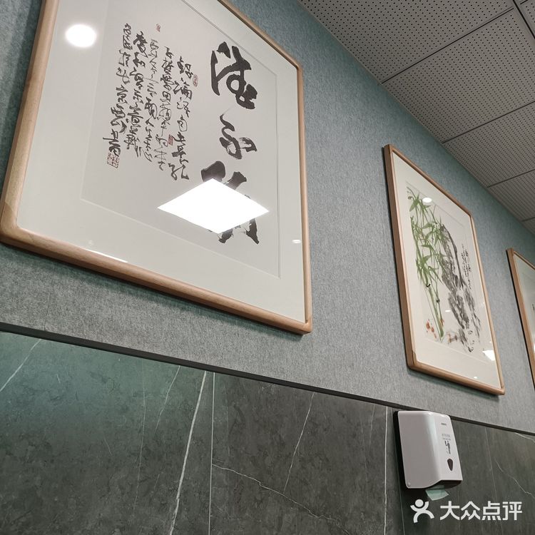 夜晚的美食探店之旅