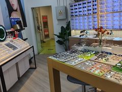 -天空之镜眼镜店蔡司依视路配镜授权零售店(望京颐堤港店)