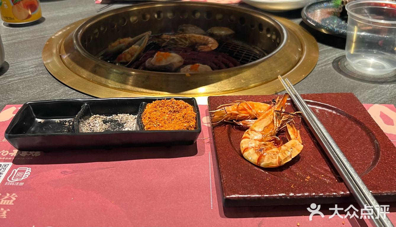 位置在5楼金安国际，刚进店面的环境是很大的