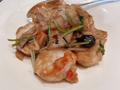 黑蒜大千爆虾球-北京四季酒店·采逸轩