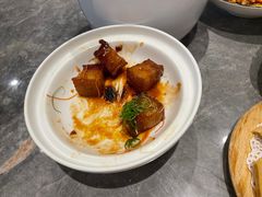 -有红鸡毛店·川菜(建设路店)