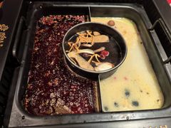 -老牌坊云南鱼豆花火锅(嵩山店)