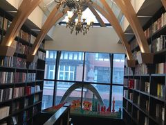 -钟书阁(松江泰晤士小镇店)