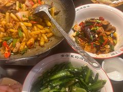 -富正毅三下锅·湘西韵味(天门山索道店)
