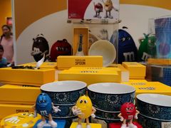 -m豆巧克力世界(上海世茂广场店)