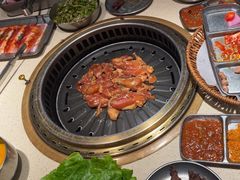-蚂蚁洞·烤肉大营地(上海静安大悦城店)