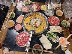 鸳鸯锅-邓莽子老火锅(中兴路总店)