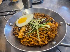 海鲜年糕炸酱面-富乐满韩国正宗炸鸡韩国料理(虹泉路店)