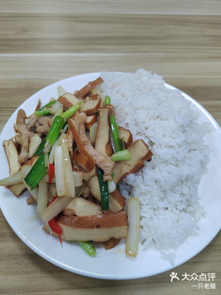 素雅的香干肉丝饭吃口热乎的好过冬