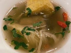 新加坡芫荽排骨汤-北京希尔顿逸林酒店-逸轩西餐厅-自助餐厅