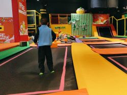 -蹦蹦跳跳(新奥购物中心店)