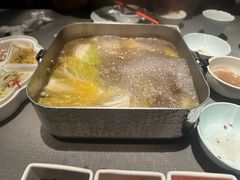 -左庭右院鲜牛肉火锅黑金店(陆家嘴中心店)