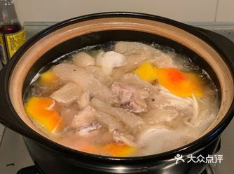 这样做海南椰子鸡更好吃，鲜甜得不要不要的 材料：