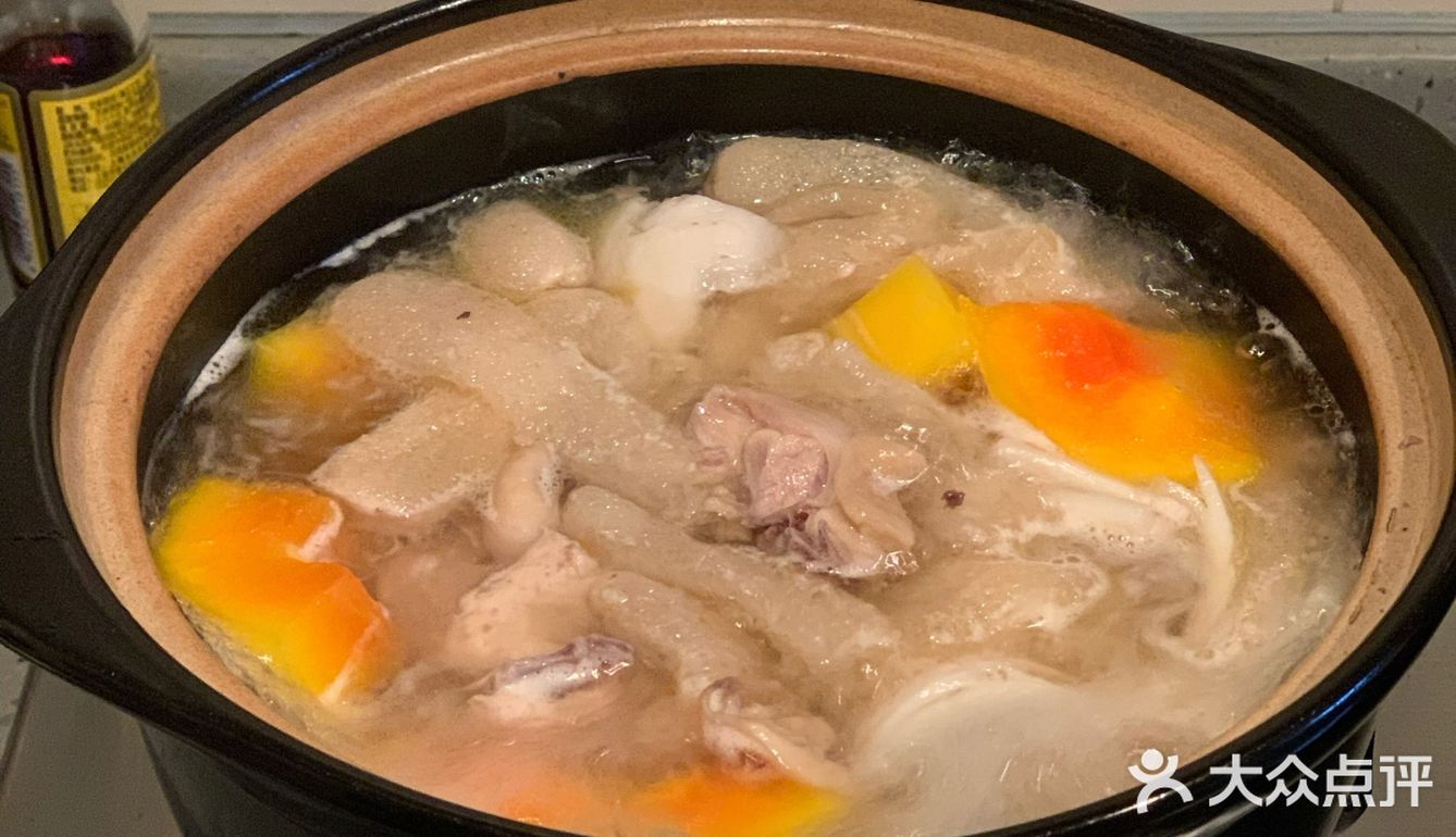 这样做海南椰子鸡更好吃，鲜甜得不要不要的 材料：