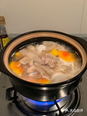 这样做海南椰子鸡更好吃，鲜甜得不要不要的 材料：