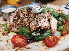 照烧鸡肉配牛油果拉法沙拉-HELLO 27 意面·沙拉·帕尼尼