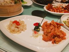 鲜百合拼脆皮大虾-泓历皇朝酒店(东亭店)