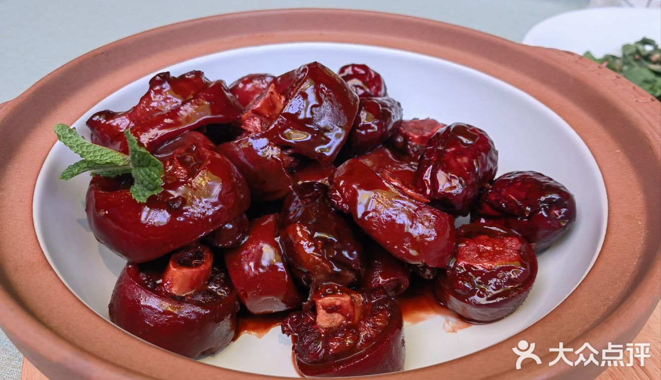 距离家非常近，正好五一聚餐选择这里真是太好了！