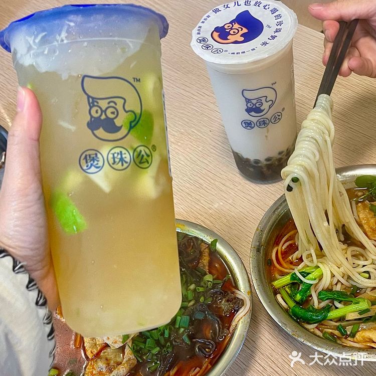 到底谁能拒绝螺蛳粉配奶茶呀！