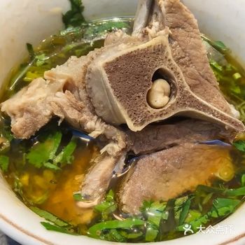 千里迢迢过来打卡!!一个人吃得嘎嘎香 我又挖到一家宝