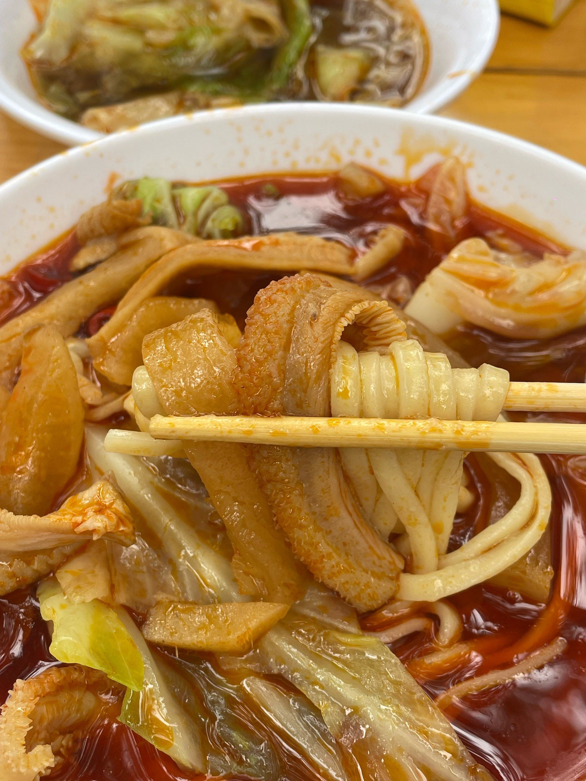 隔段时间馋碳水就要来吃一盘～
「酸萝卜牛肚面」小份,牛肚很多,酸