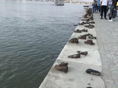 -多瑙河畔鞋履雕塑
