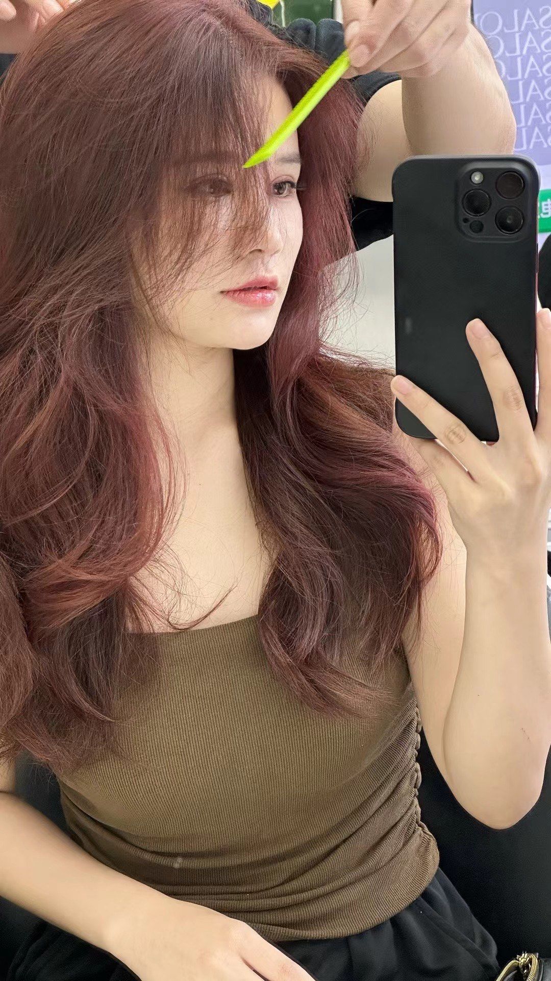 粉色系无法抗拒
粉棕色同样今年会火爆的玫瑰粉棕
"玫瑰粉棕色和