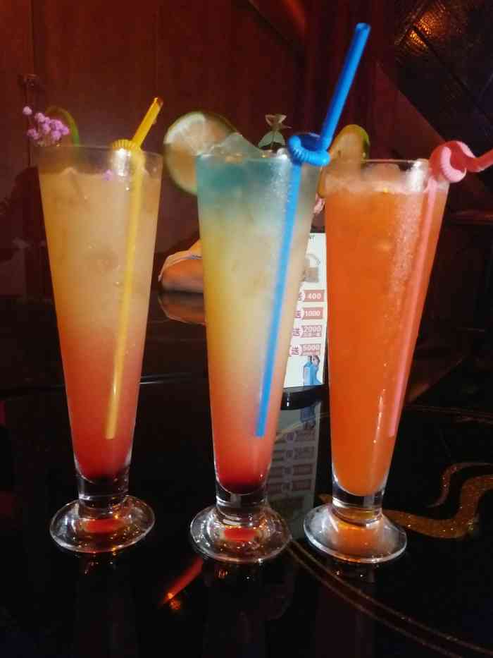 十三姨酒吧·thirteen aunt bar-"这个静吧真的是太静了,气氛太尴尬了