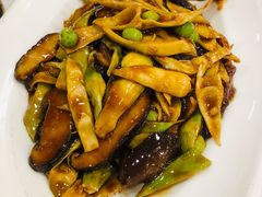虾子春笋烧香菇-万荣烤鸭店·北京菜(天坛店)