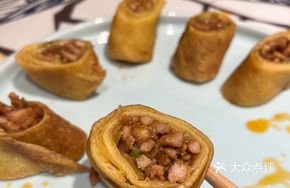 Sauce-Flavored Pork Roll-Ups